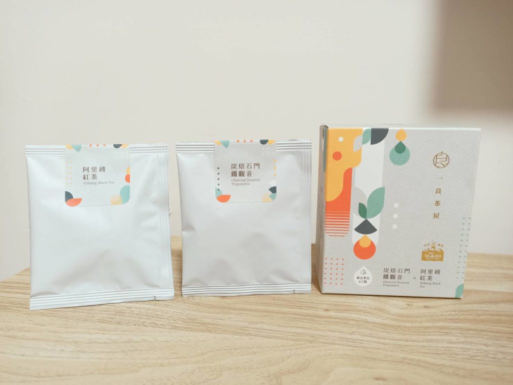 ▲青春山海線合作店家石門一良茶屋，今年推出特色新品的「阿里磅紅茶」及「炭焙鐵觀音」茶包組合。〈經發局提供〉