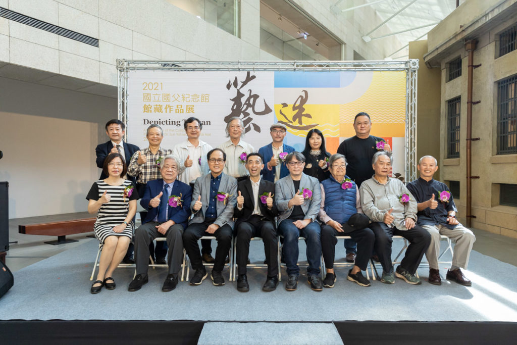 貴賓合影前排左起臺南市美術館林育淳館長、陳輝東榮譽董事長、蘇憲法董事長、國立國父紀念館王蘭生館長、策展人古耀華教授、藝術家蔡茂松教授、陳宏勉老師、方嚴老師