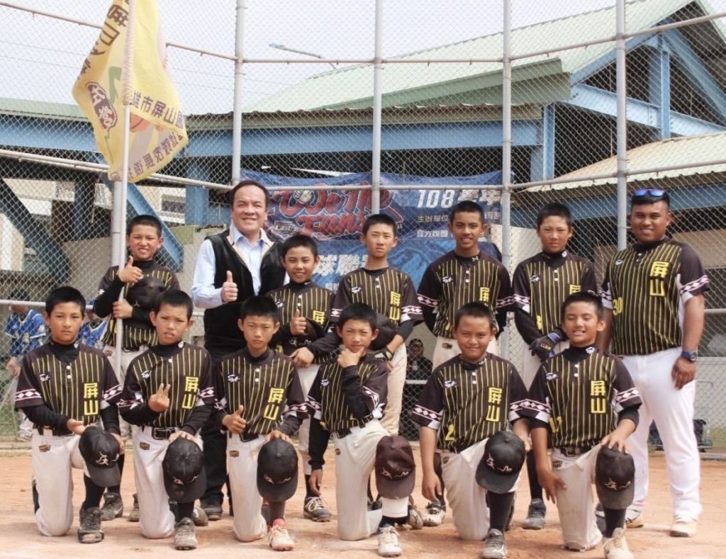 屏山國小球員來自四面八方,也都懷著追求國球的少年夢。