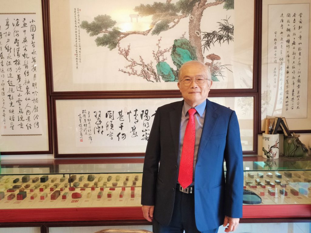 沈榮槐會長在「槐德書屋」的創作與展示,呈現文人藝術家的深摯豪情與豐沛文采。(記者 辛澎祥/攝)