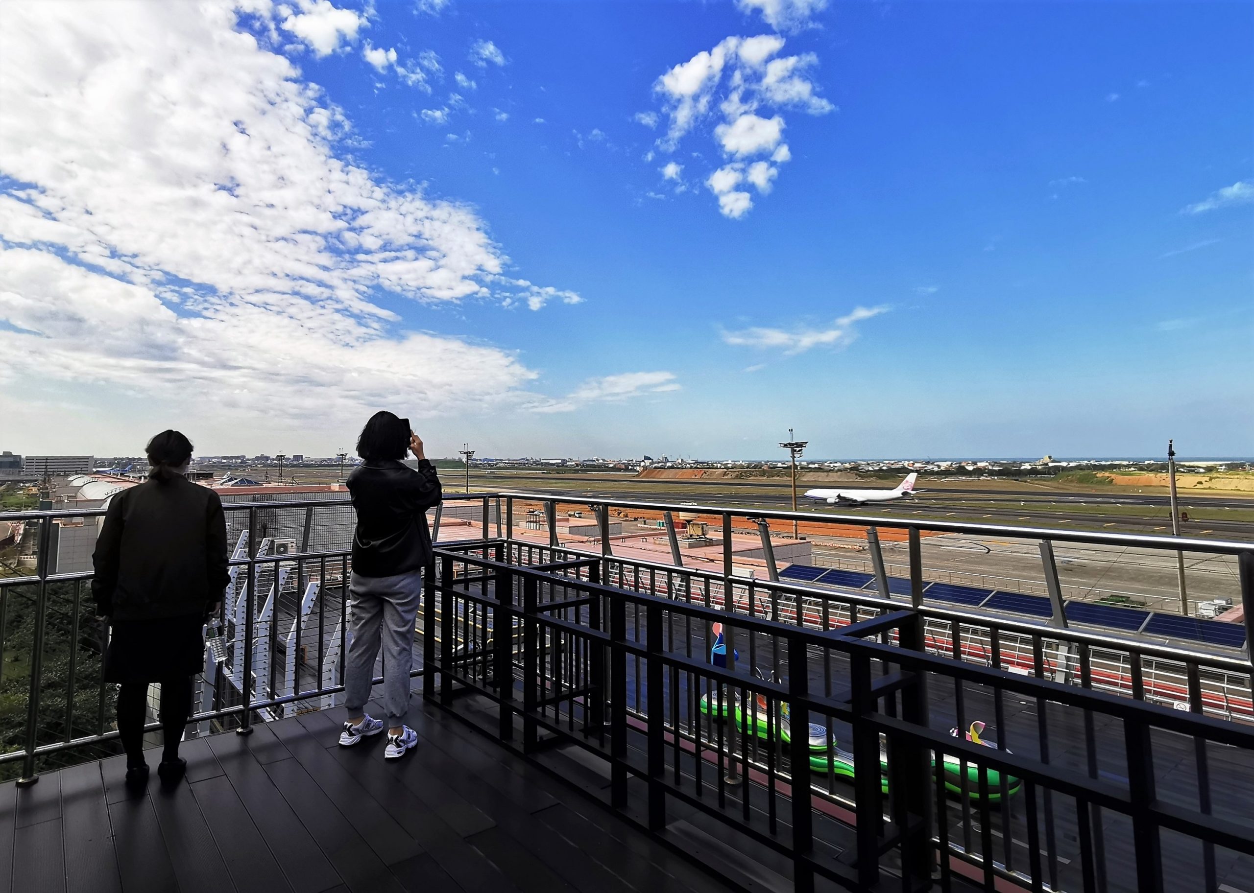 桃機二航廈觀景台重新開放  動線落實分流休閒好安心