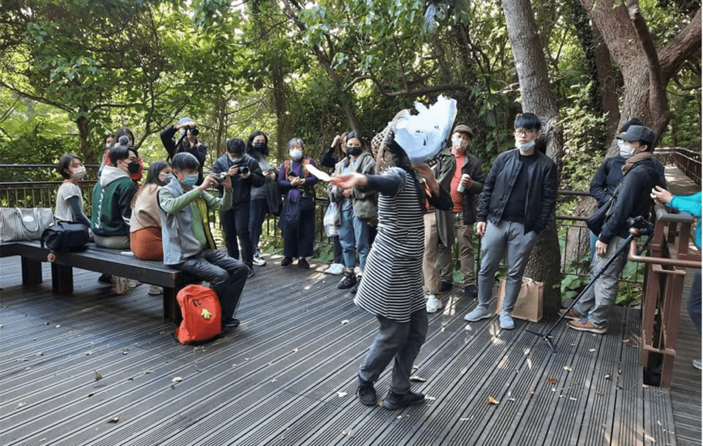 ▲ 藝術家丁麗萍於寶藏巖演出。(圖/郎亞玲攝影)