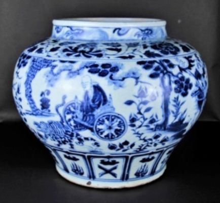 「鬼谷子下山」青花瓷,紋飾呈色濃豔,畫面飽滿,人物刻劃流暢自然,可謂極品。(圖/曾國良 提供)