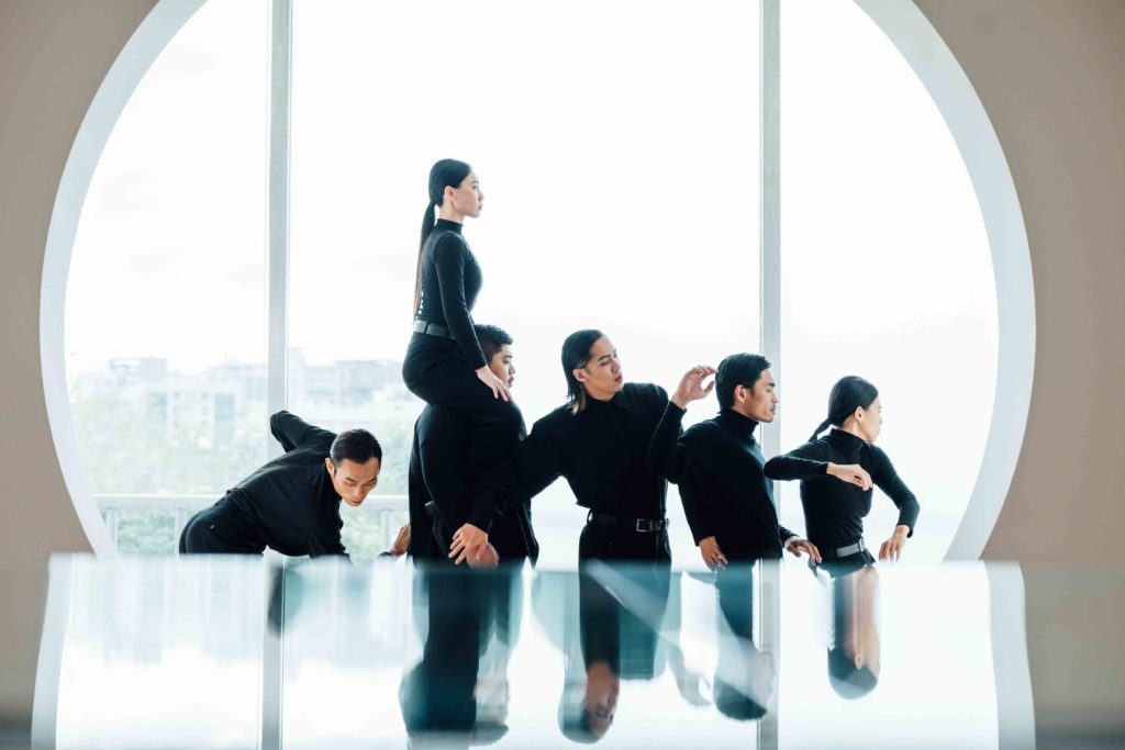 2021北美館日《來串門子＃北美館路》形象照_攝於「未竟之役：太空．家屋．現代主義」展場
