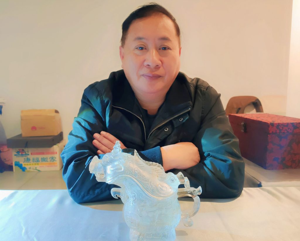 宣和堂主人曾國良珍藏商朝水晶酒器多年,所提供的珍品讓人眼界大開。(記者 辛澎祥/攝)