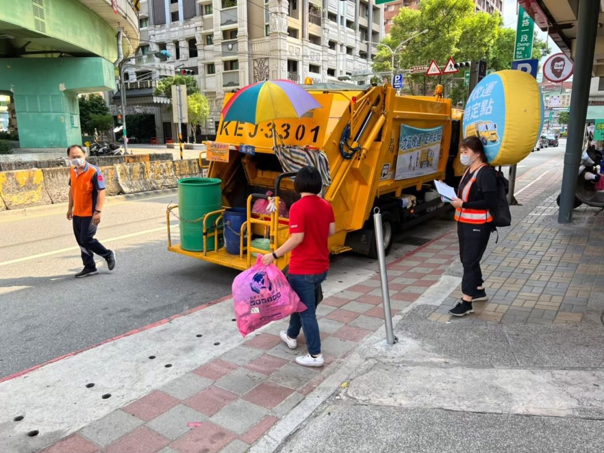 除舊布新過好年   新北春節前三天加班收運垃圾