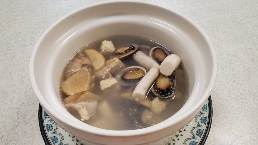 ▲貢寮鮑山藥排骨湯是冬天良伴。〈漁業處提供〉