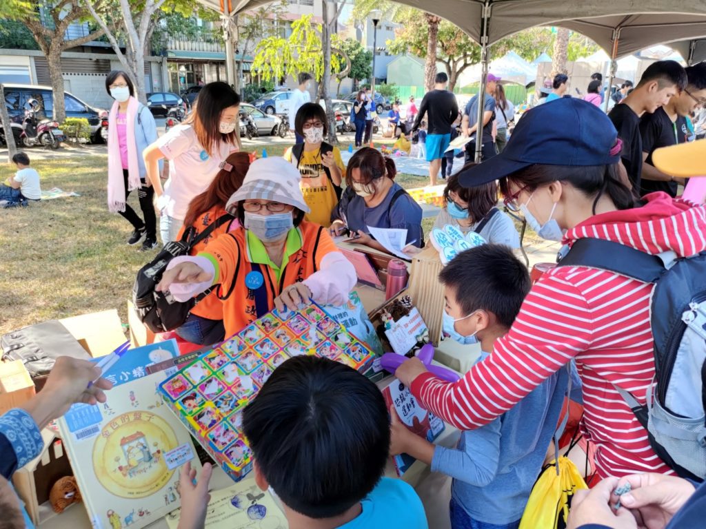 ▲ 藝術攤位各具創意。(圖/台中市立圖書館提供)