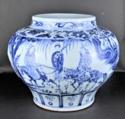 昭君出塞罐」珍品大罐瓷胎精緻,色澤純潔且紋飾繁密,現藏於日本出光美術館。(圖/曾國良 提供)