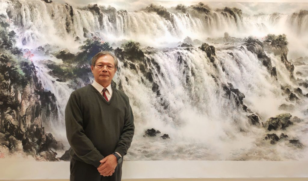 水墨畫家高聖賢老師在山水景觀領域創作,在畫壇佔有一席之地。(記者 辛澎祥/攝)