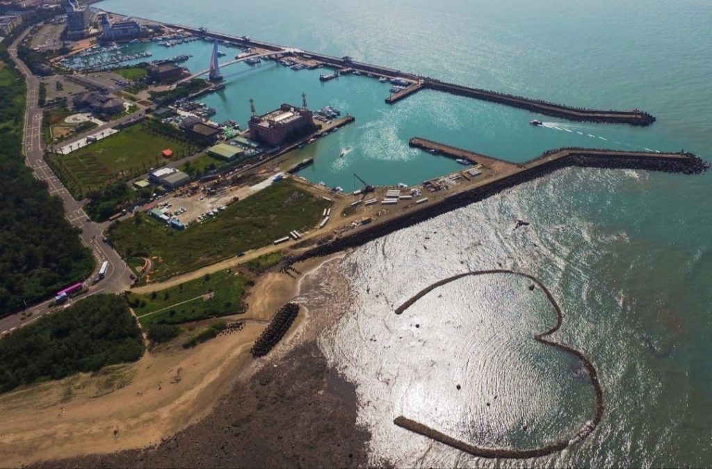 心型石滬是淡水美景的指標聖地。（圖/新北漁業處 提供）