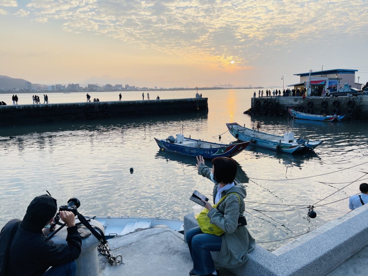 觀暮色賞堤影  淡水第一漁港搖身為熱門打卡點