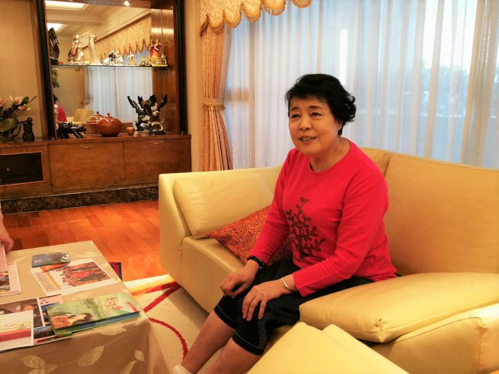 聲樂家簡文秀對於做好自己這件事,顯得從容不迫,積極面對眼前世事。