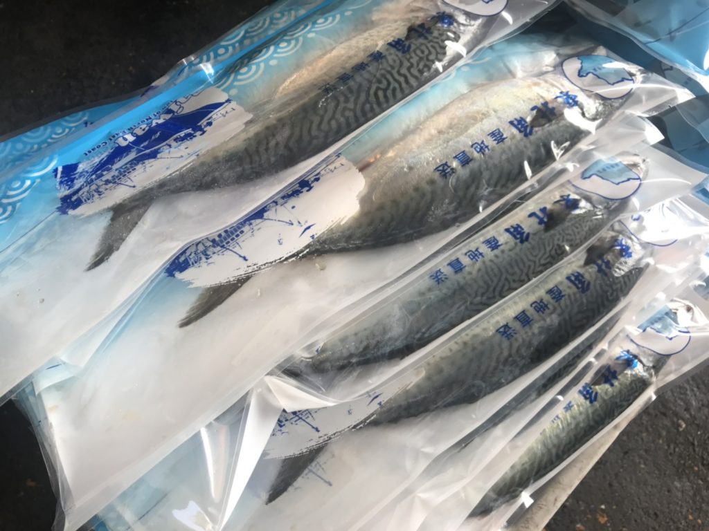 鯖魚在地加工，落實品管，為消費者提供優良的漁產品(新勝發提供)1