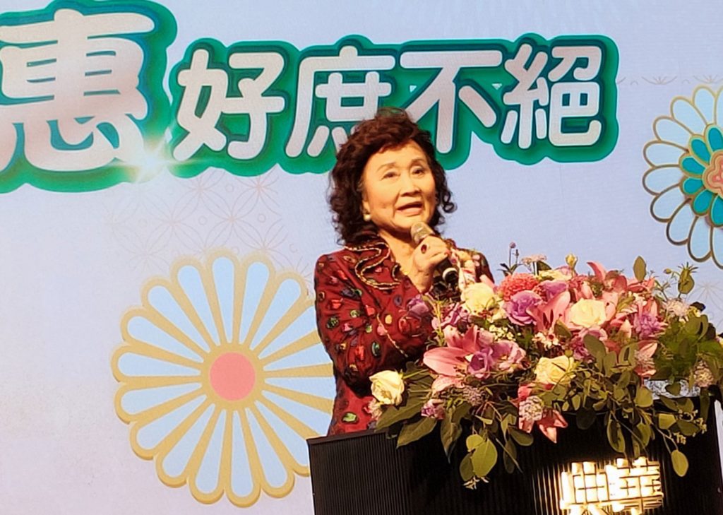 世華會創會總會長柯杜瑞琴對與會世華會成員們,表達勉勵與肯定之意。(記者 辛澎祥/攝)