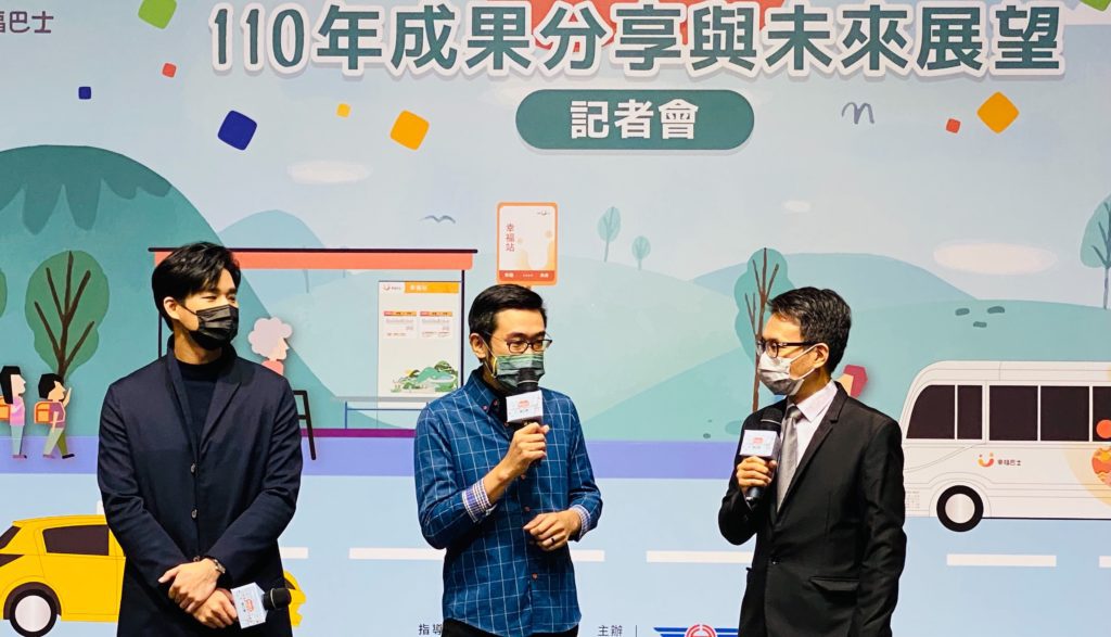 影片中的導演及演員進行訪談。(圖/公路總局 提供)