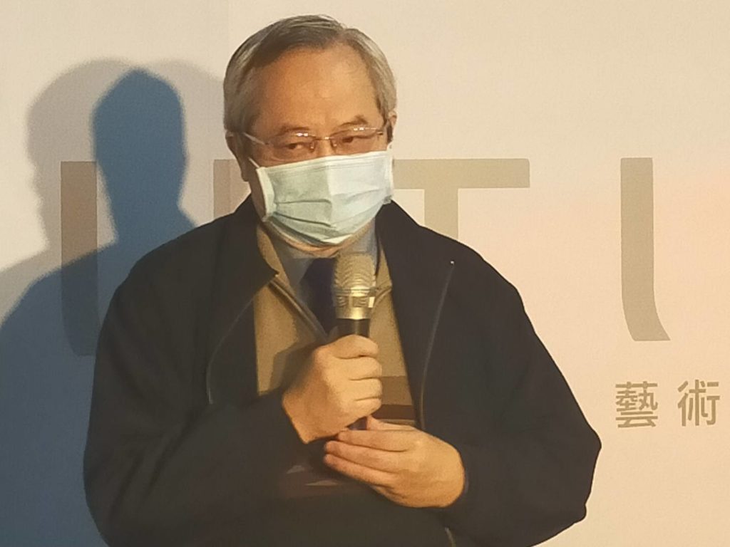 「藝術未來」總監張學孔,對本屆展覽結合時尚與公益元素,賦予樂觀開朗。(記者 辛澎祥/攝)