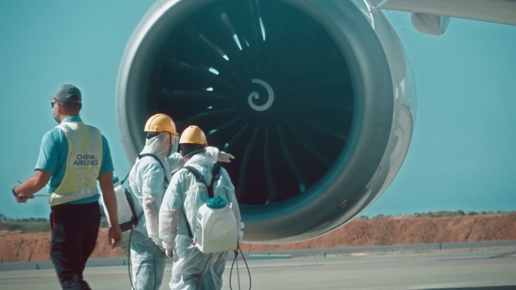 機場公司以影像記錄工作人員默默付出的工作身影,向民眾傳遞桃園機場的努力與用心,讓國人感到溫暖與安心。