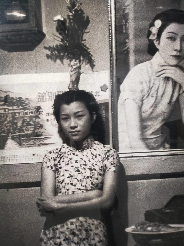 前輩攝影家李火增的作品(相映-茶室酒家)。(記者 辛澎祥/攝)