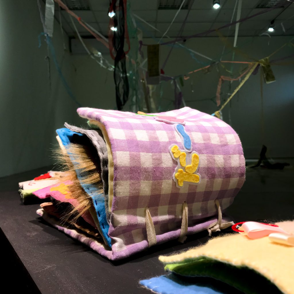 《用手去看見世界》展覽將日本大學生布質繪本作品空運來臺展出。