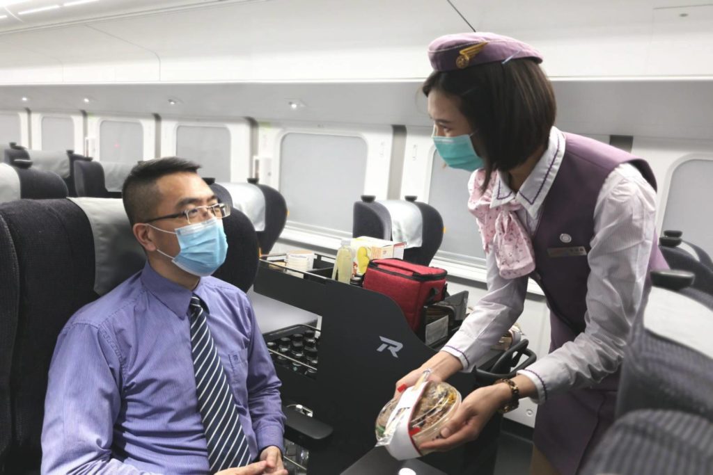 臺鐵便當為EMU3000型騰雲座預選餐點的旅客心目中首選。(圖/臺鐵提供)