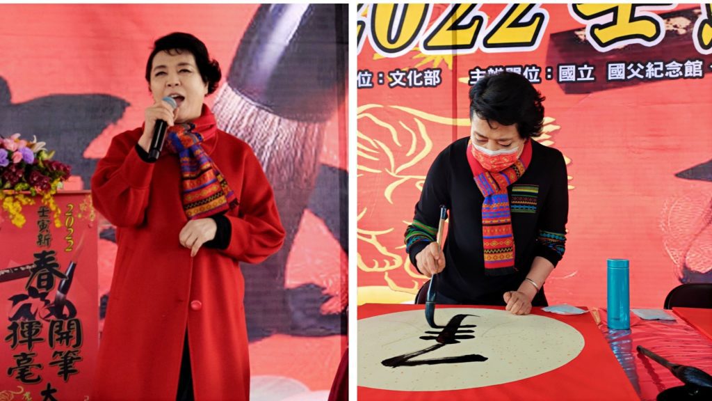 知名聲樂家簡文秀在現場高歌吟唱(左)後也受邀開筆,展現多才多藝的特質。(記者 辛澎祥/攝)