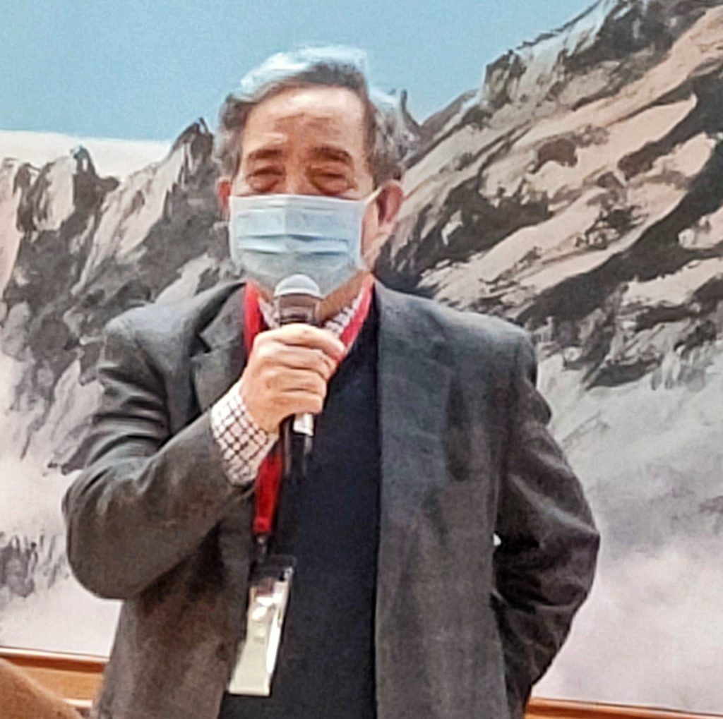 前臺藝大校長的黃光男教授擔任論文發表的主持人，認為水墨創作具有學術探究的價值。（記者 辛澎祥/攝）