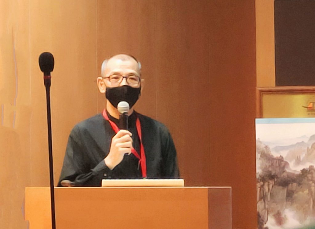 蔡耀慶教授以「寶島長春圖卷」為題，說明了合作畫當年時空背景的創作難度與作品的珍貴。（記者 辛澎祥/攝）
