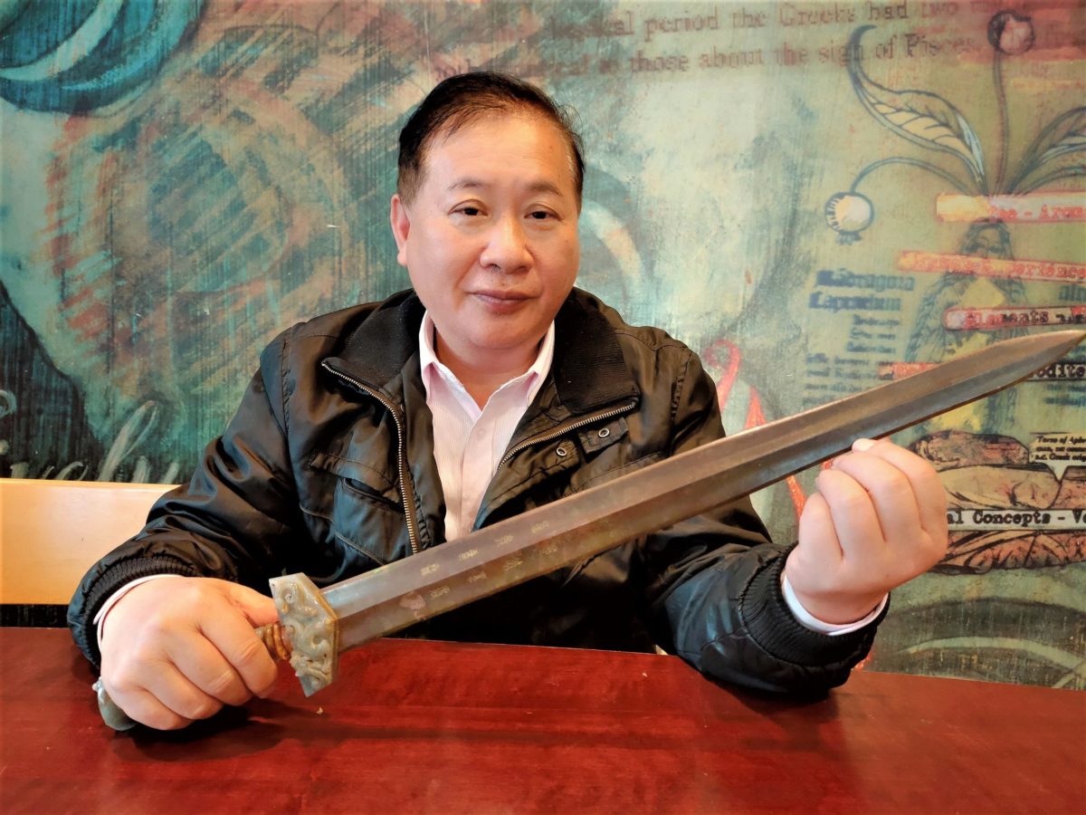青銅劍彰顯古文化   春秋戰國金錯銀雲紋兵器   藝術創造呈現完美極品