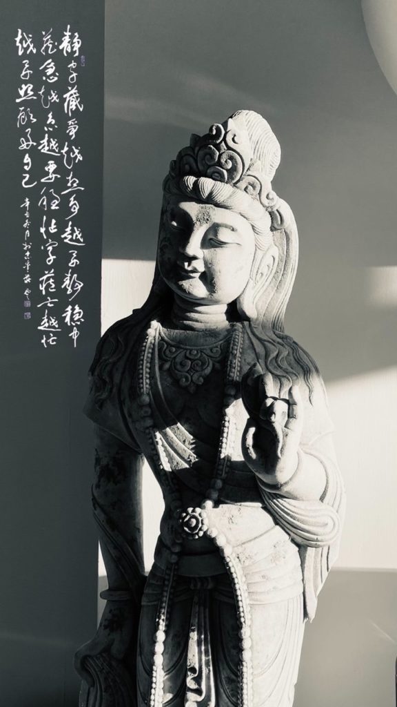 「靜字藏爭,越想爭越要靜;穩中藏急,越急越要穩。忙字藏亡,越忙越要照顧好自己」,廖雲宏草書。(廖柏仁提供)