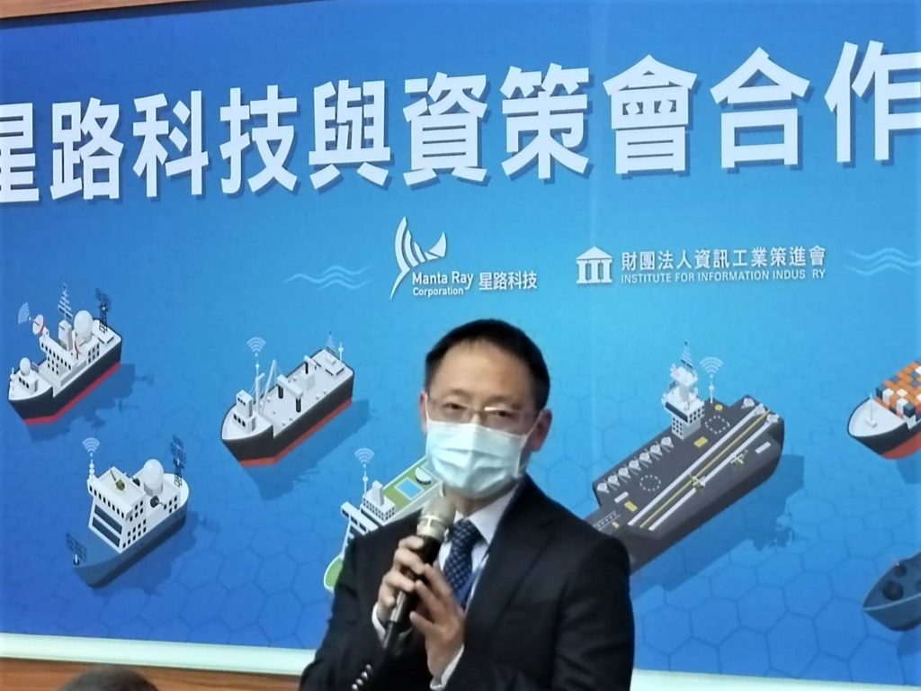 星路科技董事長卓世揚，在簽約儀式上說明衞星通訊的全方位跨產業發展是全球趨勢。