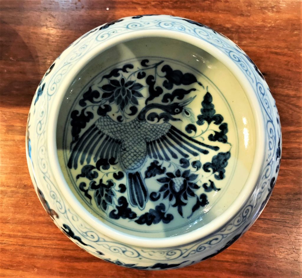 曾國良收藏的元青花蓮池水禽牡丹唐草紋罐,相當受到青睞。(記者 辛澎祥/攝)