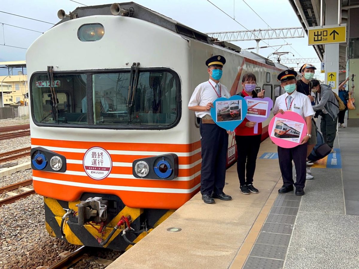 「紅斑馬」自強號退役　臺鐵車隊進入新的里程碑