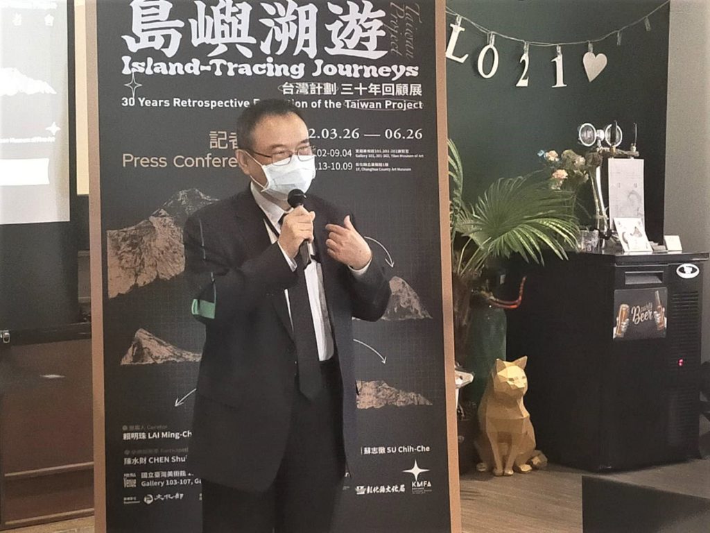 文化部次長蕭宗煌致詞時表達展覽對重建臺灣藝術史有緊密關係。(記者 辛澎祥/攝)