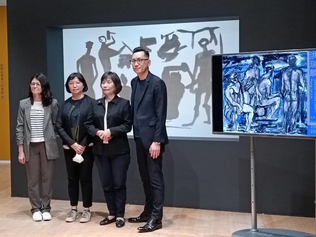 北美館館長王俊傑(右起)、3位策展人白雪蘭、北美館典藏管理組組長方美晶、行銷推廣組組長高子衿。(記者 陳安婷/攝)