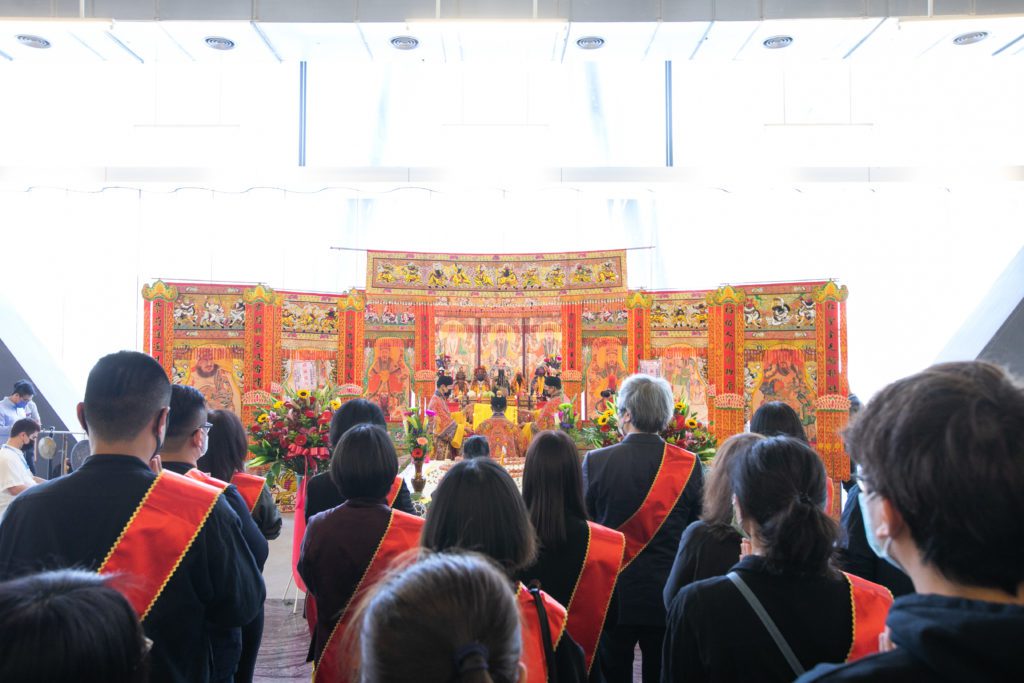 ▲▼眾神入館並舉行安座儀式,士林各宮廟齊聚北藝中心祈求一切順利。