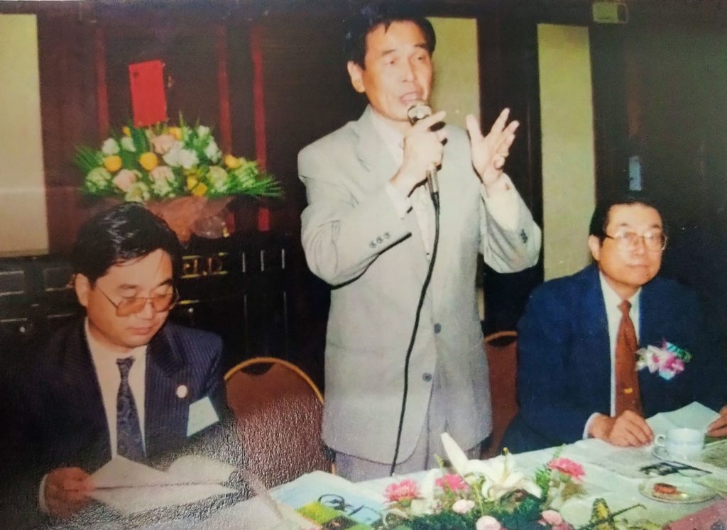 任昌鼎理事長(中)為推動兩岸文化交流,展現旺盛行動力。
