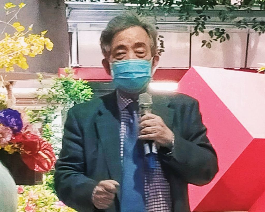 黃光男教授推崇劉國松教授在現代水墨領域所開創的新局,讓人讚嘆不已。(記者 辛澎祥/攝)