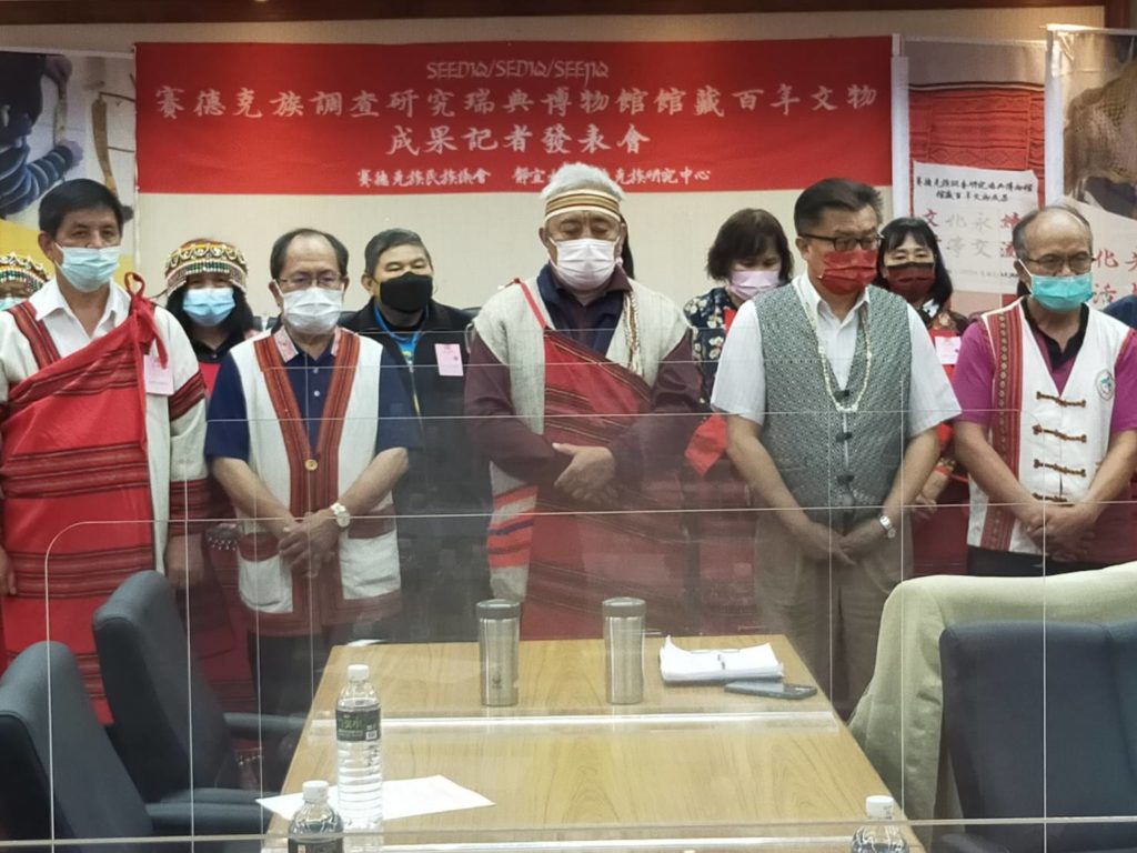 賽德克民族議會召集人瓦歷斯貝林(中)率部落耆老祈福。(記者 辛澎祥/攝)