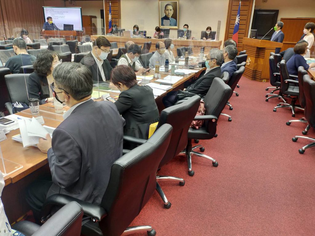 立法院教育文化委員會與文化部長李永得現場詢答情況。(記者 辛澎祥/攝)