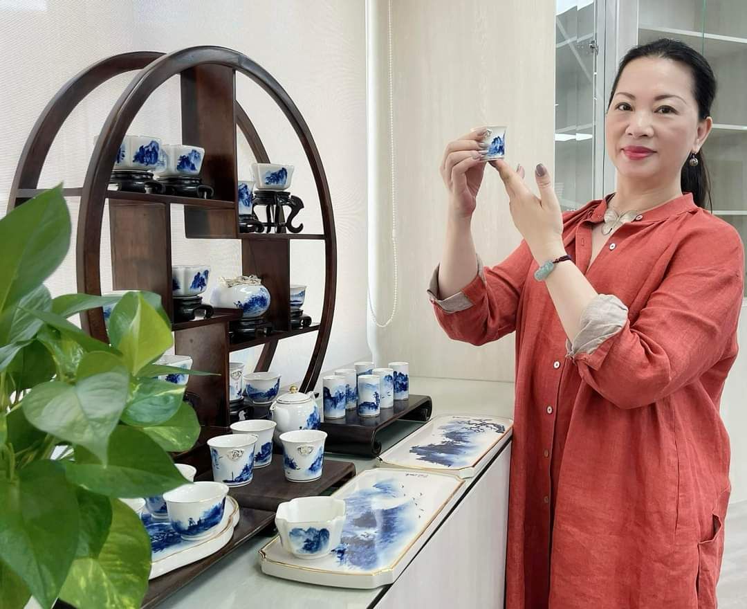 心月意境 水色天青   卓麗秋山水青花瓷個展   彰顯華夏文化美學精髓