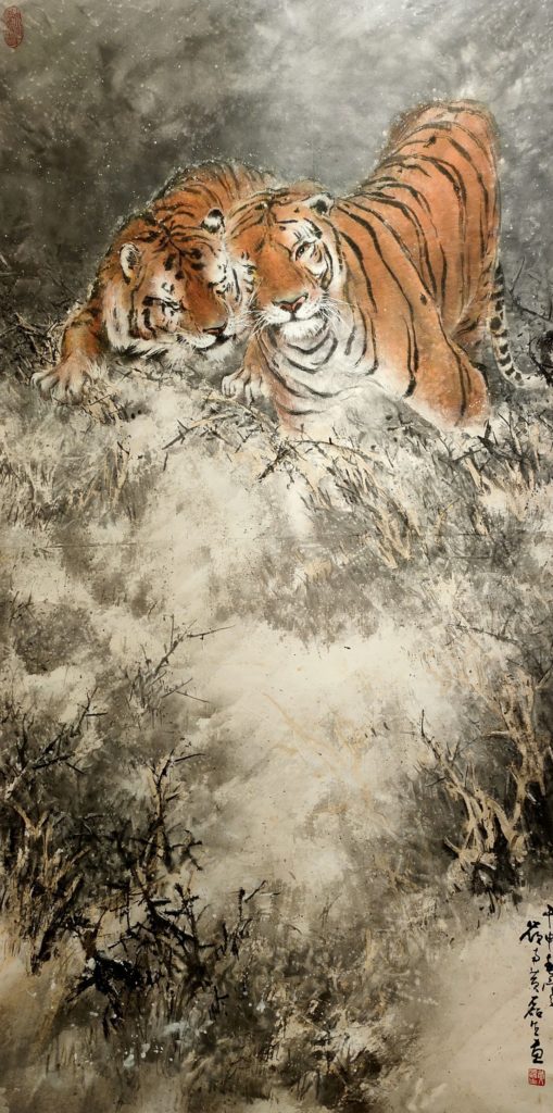 黃磊生老師創作的雪地雙虎圖，展現水墨畫技藝的崇高位階。（記者 辛澎祥/攝）