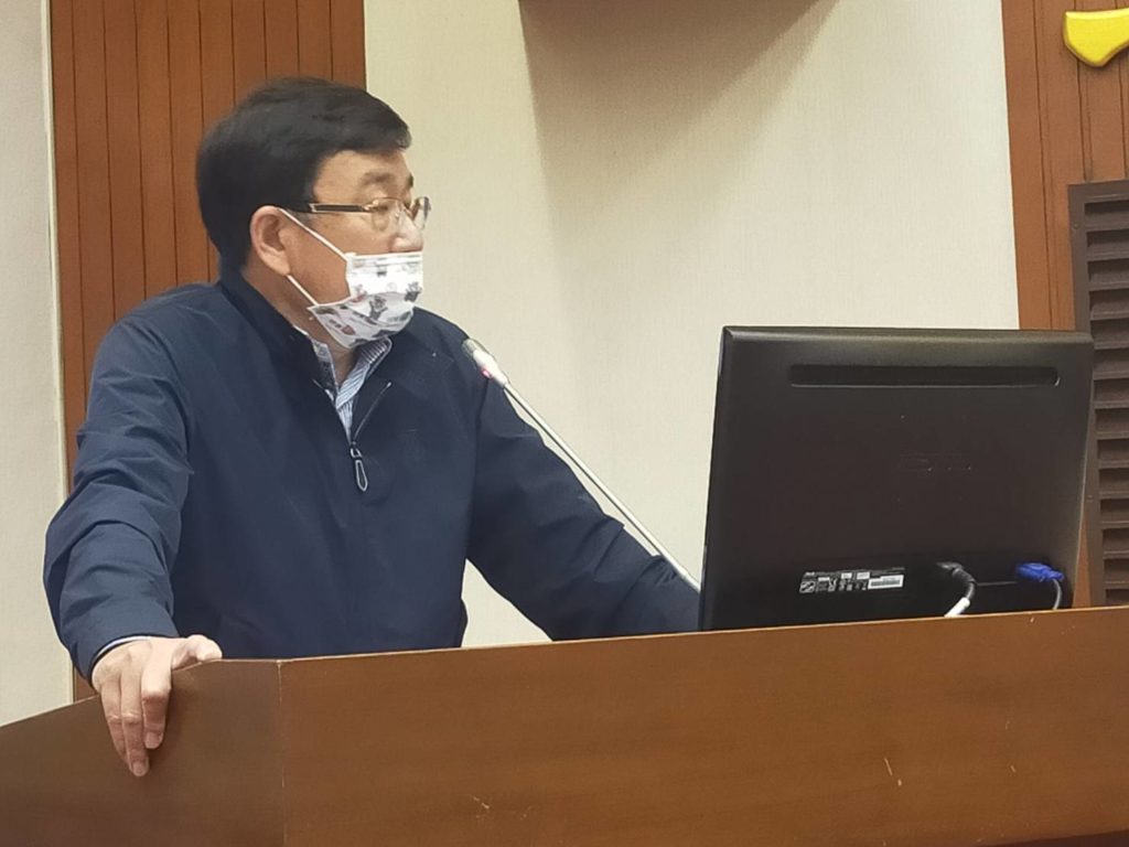 立委黃國書針對NFT的藝術行銷議題,建請文化部要迎合市場趨勢盡速進行規畫作業。(記者 辛澎祥/攝)
