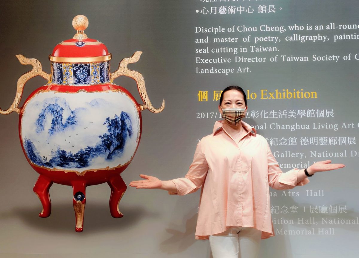 心月意境 貫穿古今   卓麗秋山水青花瓷個展   倘佯天地的絕美驚豔
