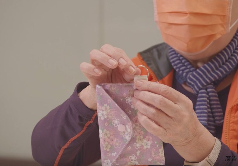 ▲林園以「博物館的力量帶給你安定的心」為主題,一針一線引導家製作口罩套,還加碼抽獎送材料包活動。(圖/文化局提供)