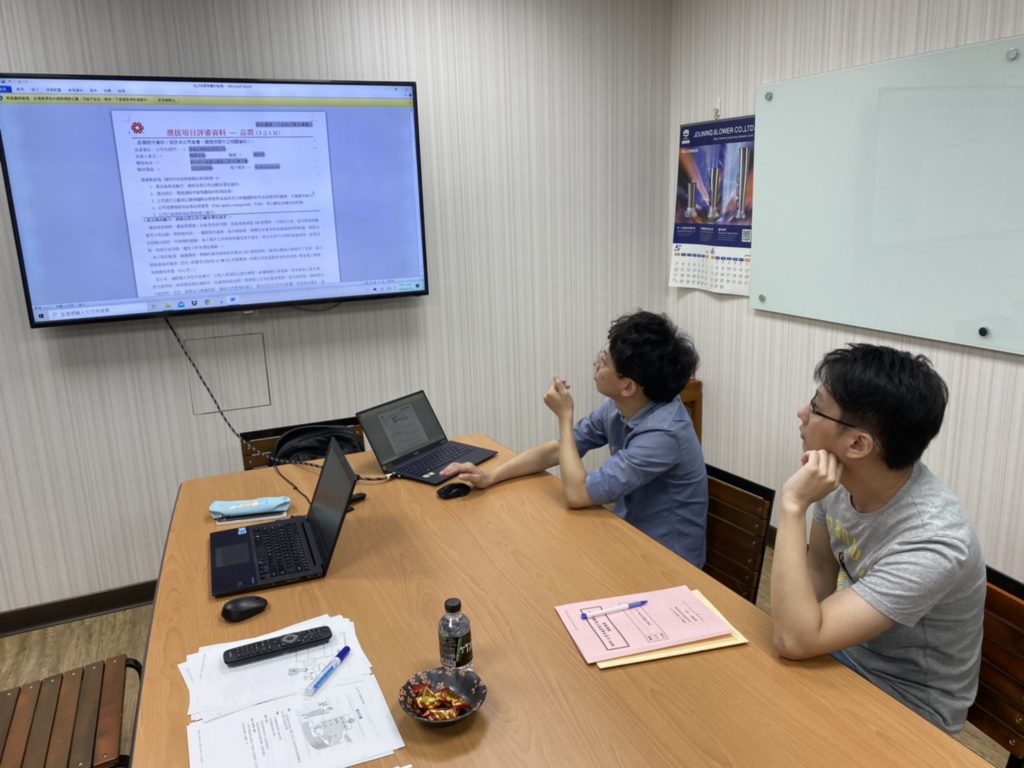 ▲新北市政府與百位專家學者、產業人士合作,提供市境中小企業到場關懷、量身診斷。(圖/經發局提供)
