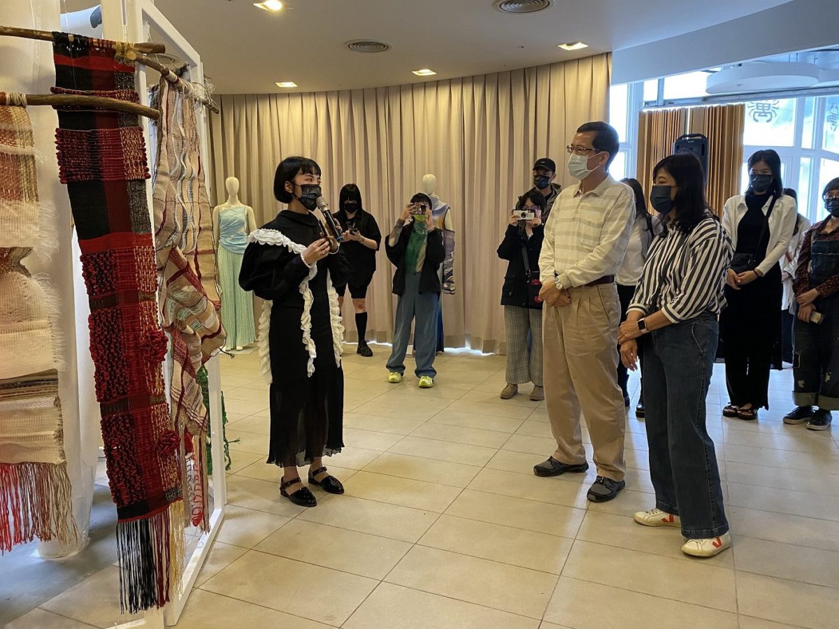 富基漁港變身為時尚藝廊   青年設計師展出海洋時尚美學
