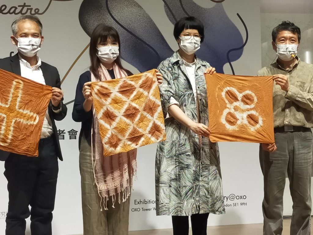 臺灣天然的染織作品在產官學領導人的造勢推動下在國際展露頭角。(記者 辛澎祥/攝)