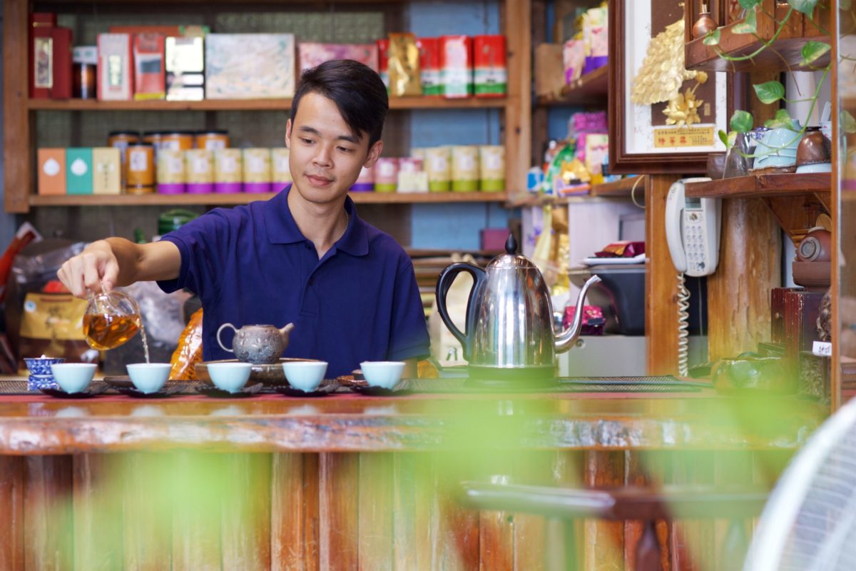 十”代”磨一劍   青農榮獲木柵鐵觀音春茶特等肯定