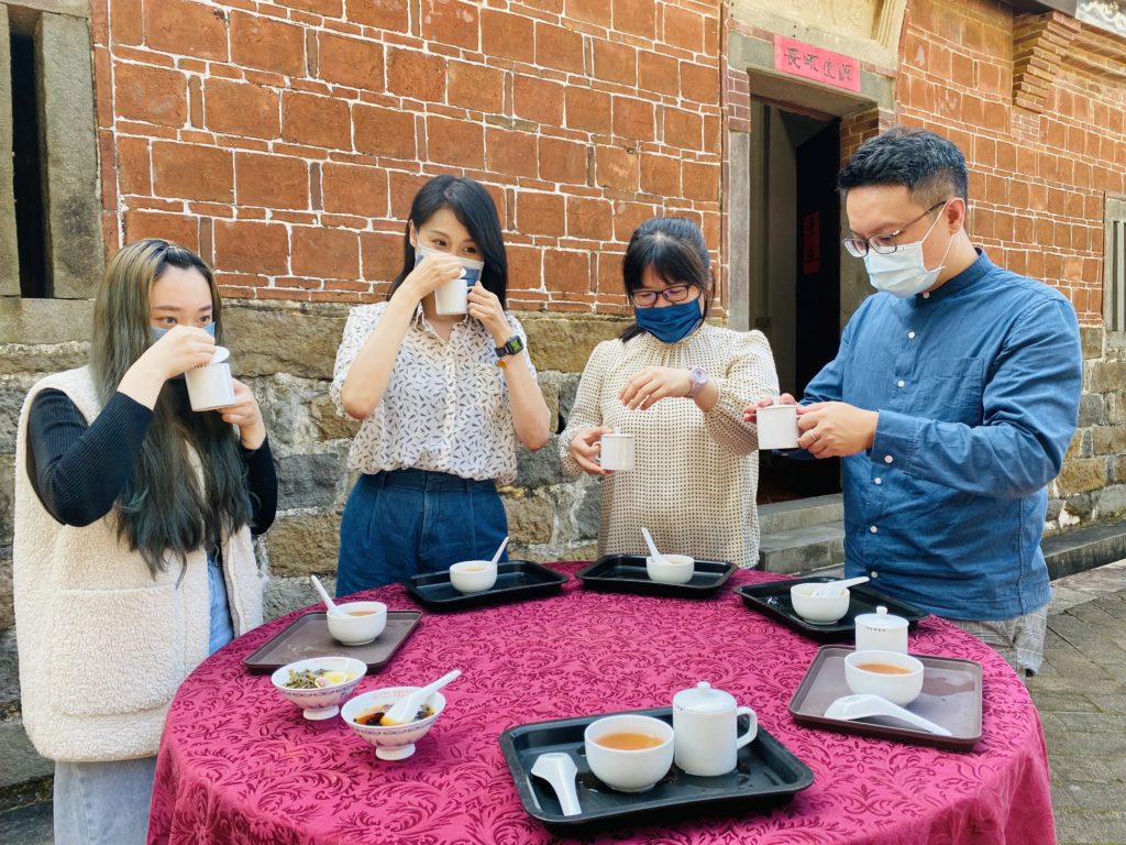 ▲報名淡水古蹟博物館「文化行旅」特色場，就能在程氏古厝體驗品茶及認識淡水茶的歷史。(圖/淡古提供)